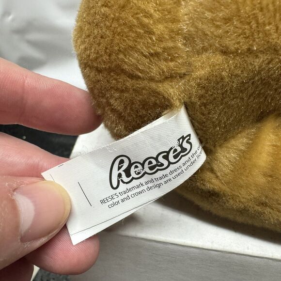 Reese's Peanut Butter Cup Puppy Dog Plush Stuffed Animal Toy Galerie Collectible - Picture 8 of 8